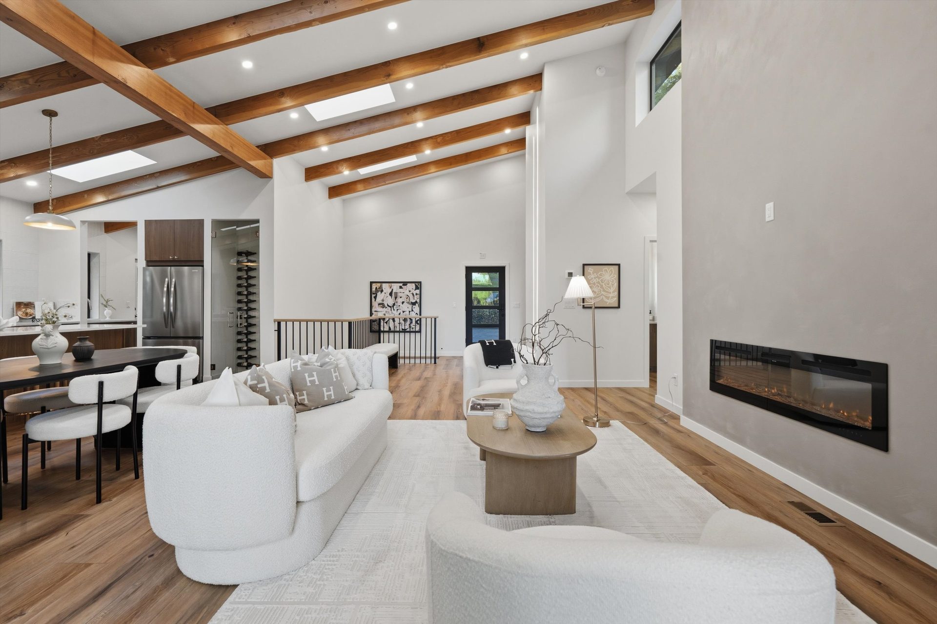Great Room &middot; Vaulted Ceilings on Exposed Beams
