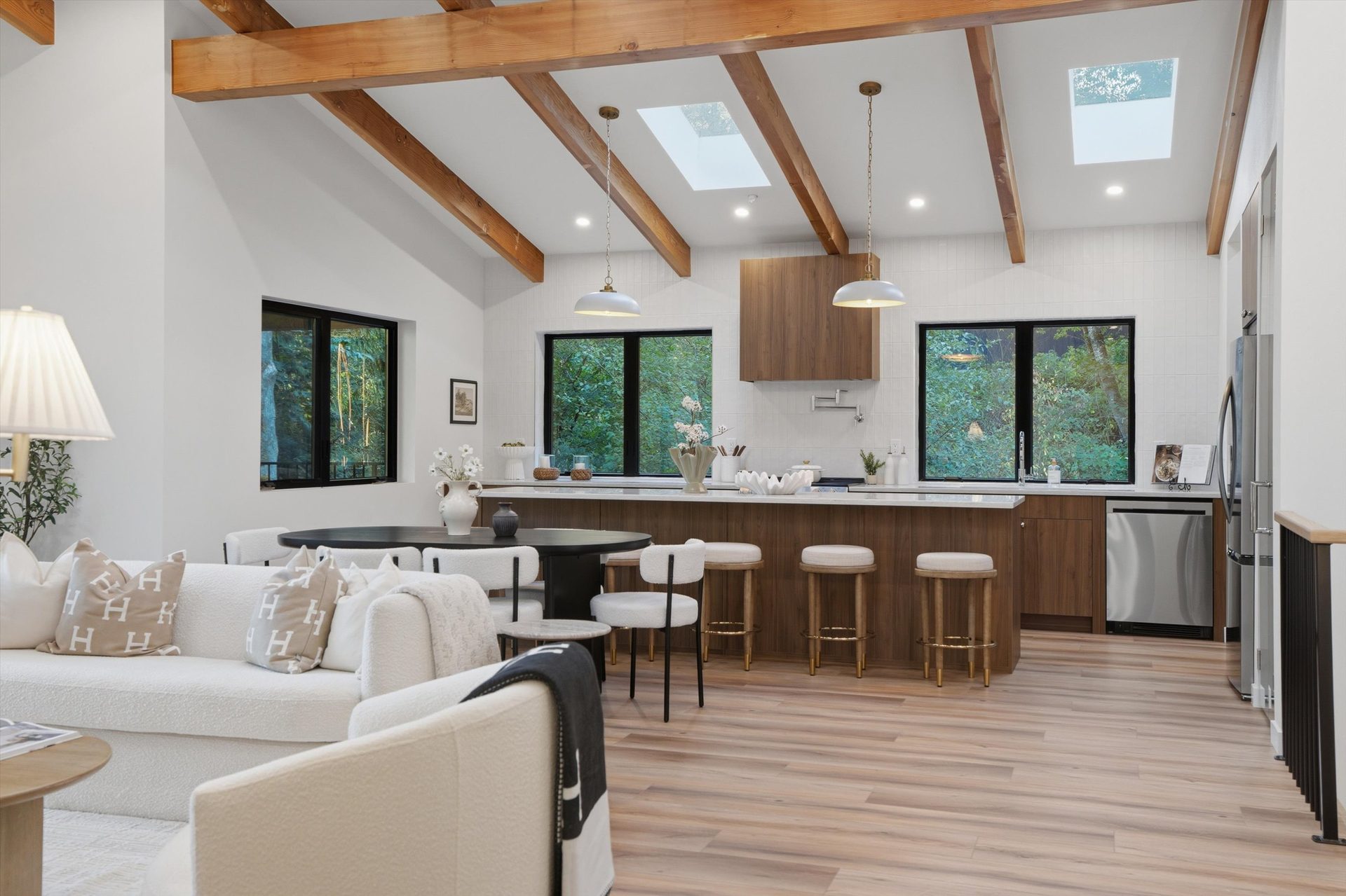 Kitchen &middot; Quartz Counters